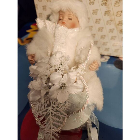 "WINTER BABY" IN SLEIGH FROM HERITAGE SIGNATURE COLLECTION - Picture 2 of 5